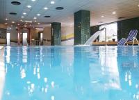 Budapesti wellness hétvége a Danubius Hotel Arenában - beltéri fűtött úszómedence Budapesti wellness hétvége a Danubius Hotel Arenában - beltéri fűtött úszómedence