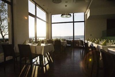 Étterem Gárdonyban kilátással a Velencei-tóra - Vital Hotel Nautis - Hotel Nautis Gárdony - Velencei-tó - Vital Hotel Nautis wellness szálloda Gárdonyban akciós áron