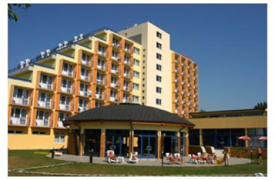 Prémium Hotel Panoráma Siófok - 4 csillagos wellness szálloda közvetlen a vízparton, panorámás kilátással a tóra - Prémium Hotel Panoráma**** Siófok - Akciós félpanziós wellness hotel Siófokon
