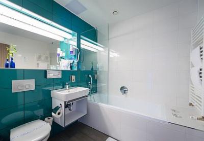 Elegáns fürdőszoba a Yacht Hotelben Siófokon a Balatonnál - Yacht Wellness Hotel**** Siófok - Akciós félpanziós Yacht Wellness hotel Siófokon